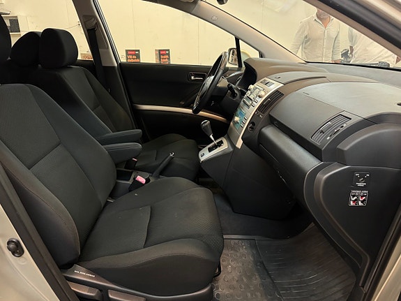 Toyota Corolla Verso 14 of 18