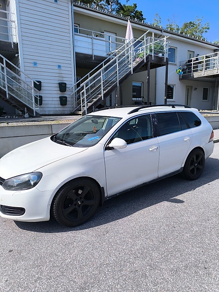 Volkswagen Golf VI 2 of 5