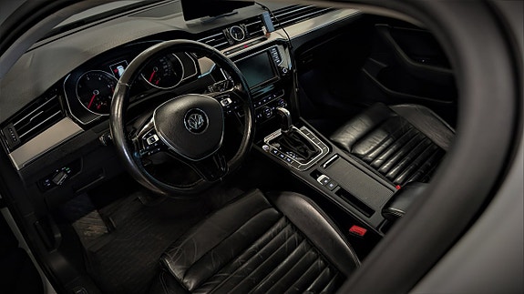 Volkswagen Passat 14 of 28