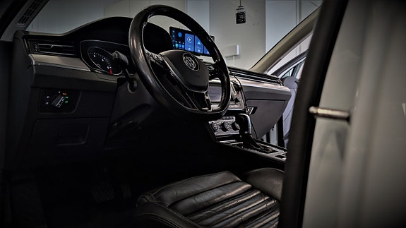 Volkswagen Passat 12 of 28