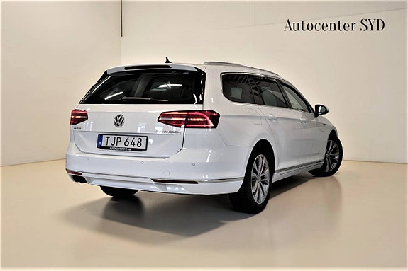 Volkswagen Passat 3 of 28