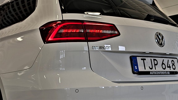 Volkswagen Passat 10 of 28