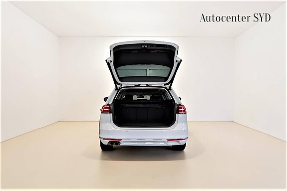 Volkswagen Passat 5 of 28