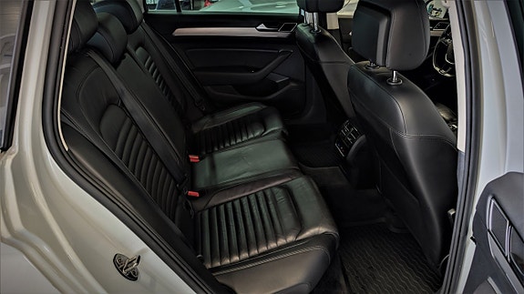 Volkswagen Passat 28 of 28