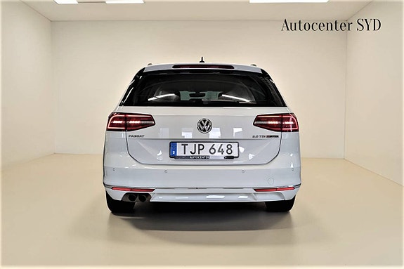 Volkswagen Passat 4 of 28