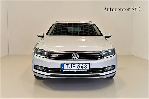 Volkswagen Passat 2 of 28