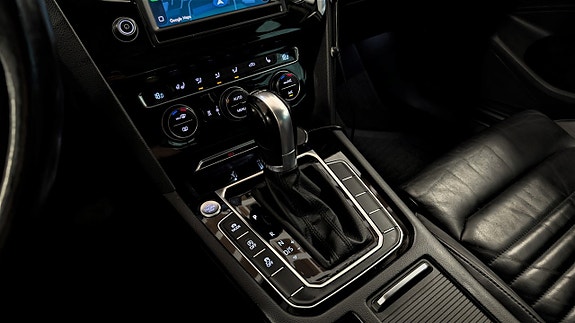 Volkswagen Passat 16 of 28