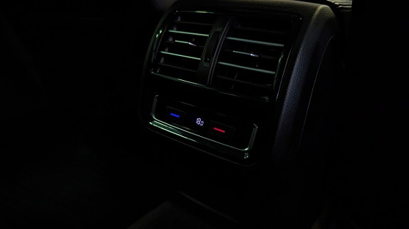 Volkswagen Passat 26 of 28