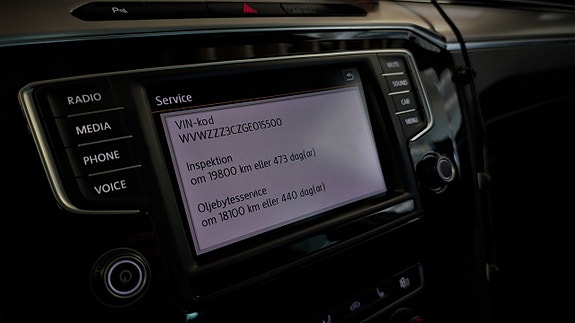 Volkswagen Passat 18 of 28