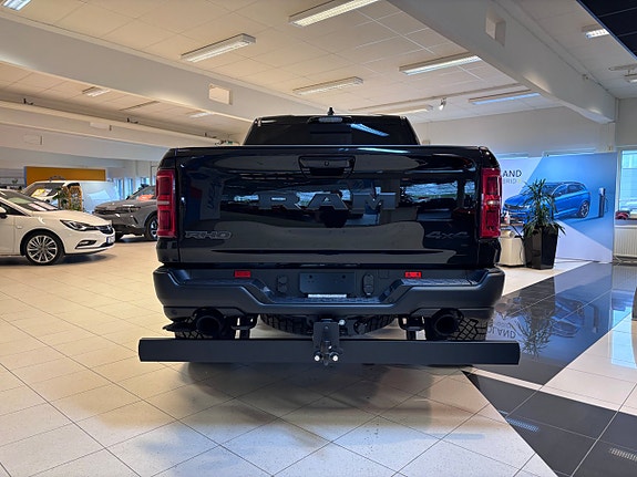Dodge RAM 1500 3 of 24