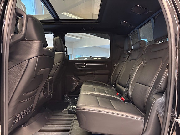 Dodge RAM 1500 10 of 24
