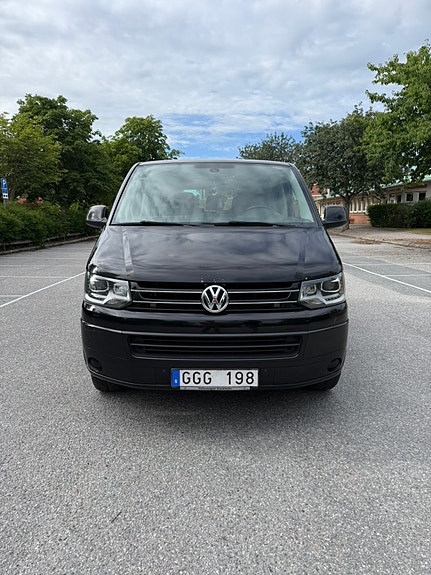 Volkswagen Multivan 2 of 5