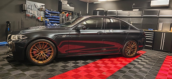 BMW M5 2 of 5