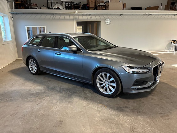 Volvo V90 2 of 5