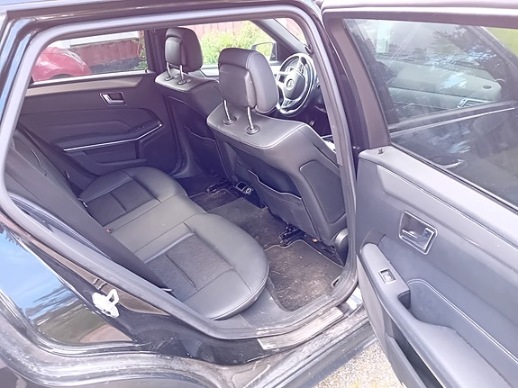 Mercedes-Benz E220 5 of 5