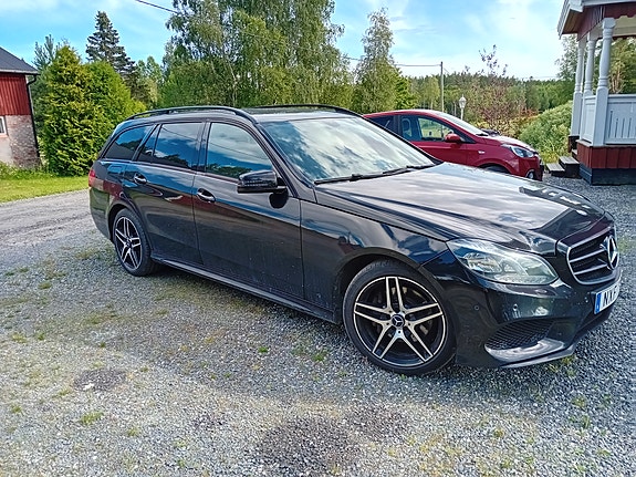 Mercedes-Benz E220 2 of 5