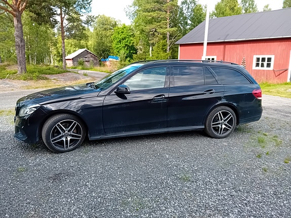 Mercedes-Benz E220 3 of 5