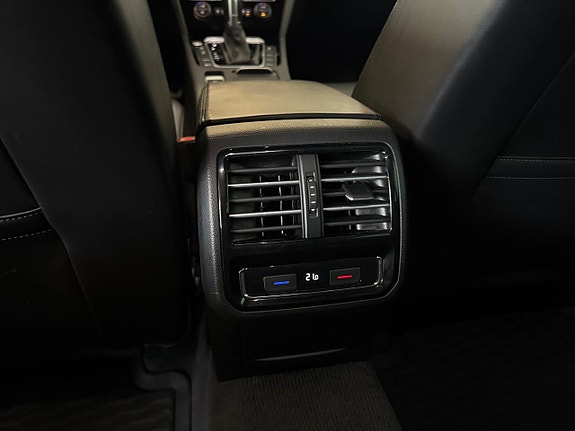 Volkswagen Passat Alltrack 17 of 26