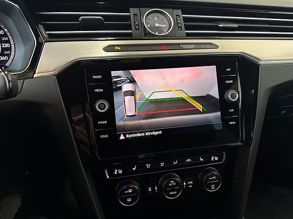 Volkswagen Passat Alltrack 19 of 26