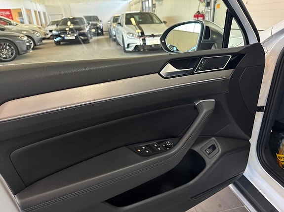 Volkswagen Passat Alltrack 7 of 26