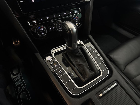 Volkswagen Passat Alltrack 16 of 26