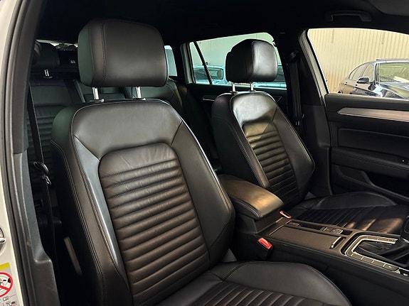 Volkswagen Passat Alltrack 12 of 26