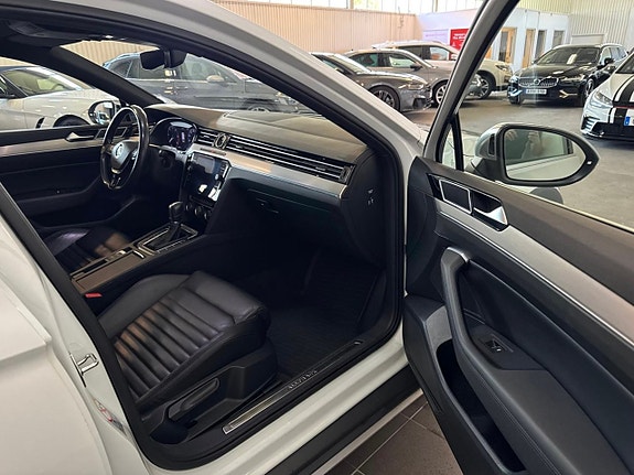 Volkswagen Passat Alltrack 11 of 26