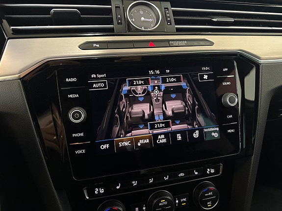 Volkswagen Passat Alltrack 23 of 26