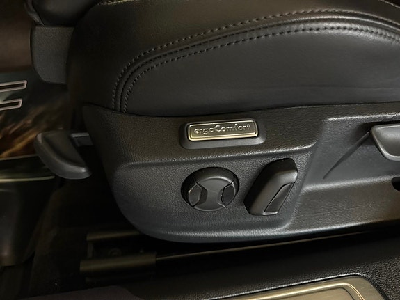 Volkswagen Passat Alltrack 18 of 26