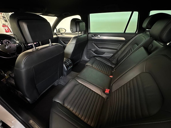 Volkswagen Passat Alltrack 14 of 26