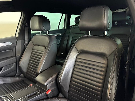 Volkswagen Passat Alltrack 13 of 26