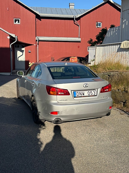 Lexus IS250 3 of 5