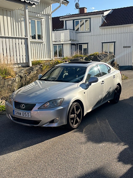 Lexus IS250 4 of 5