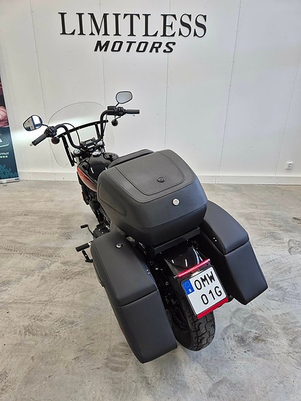 Harley-Davidson FXBBS Street Bob 114 3 of 18