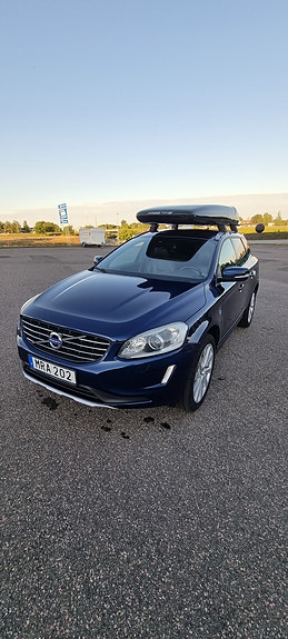 Volvo XC60 2 of 12