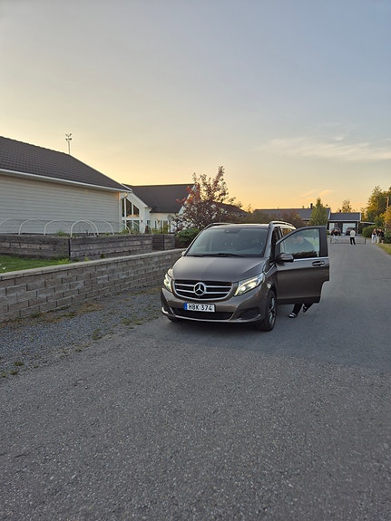 Mercedes-Benz V250 d 3 of 5