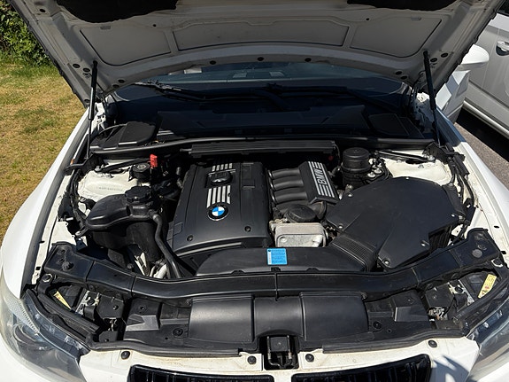 BMW 325i 11 of 12