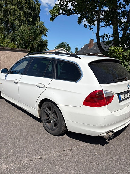 BMW 325i 4 of 5