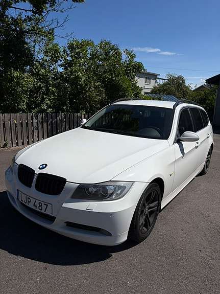BMW 325i 2 of 5