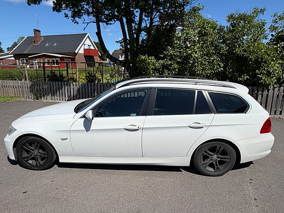 BMW 325i 3 of 5