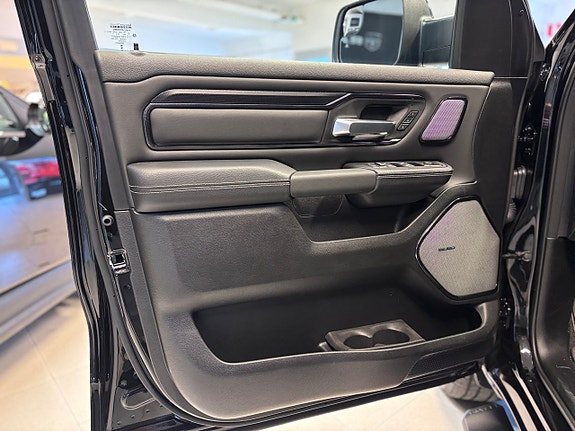Dodge RAM 1500 17 of 23