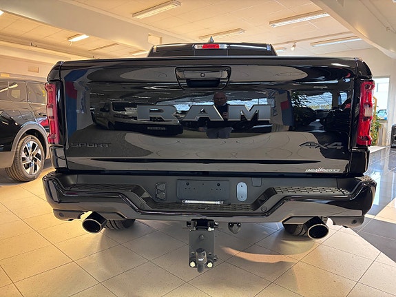 Dodge RAM 1500 4 of 23