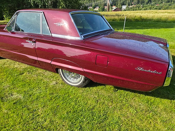 Ford Thunderbird 2 of 5