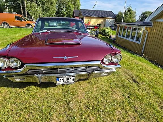 Ford Thunderbird 4 of 5