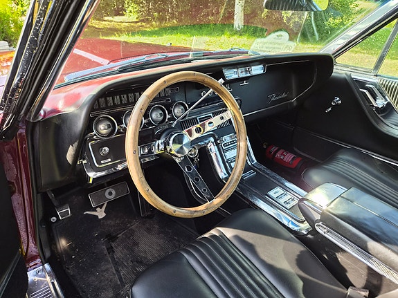 Ford Thunderbird 16 of 20