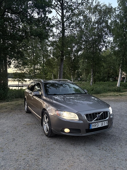 Volvo V70 3 of 13