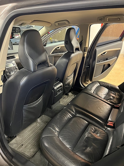 Volvo V70 9 of 13