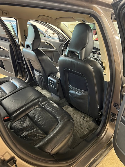 Volvo V70 11 of 13