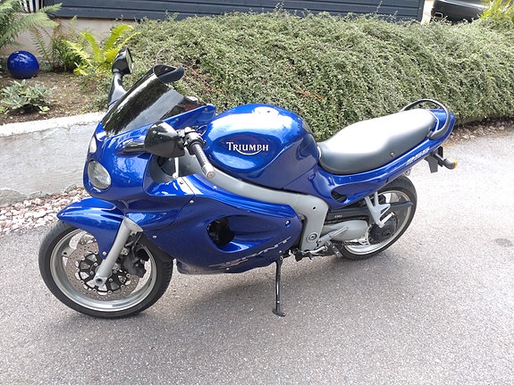 Triumph 955i Sprint ST 3 of 11