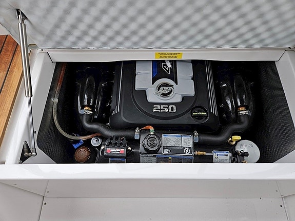 Aquador 25 HT - Mercruiser 4,5 L MPI 13 of 14